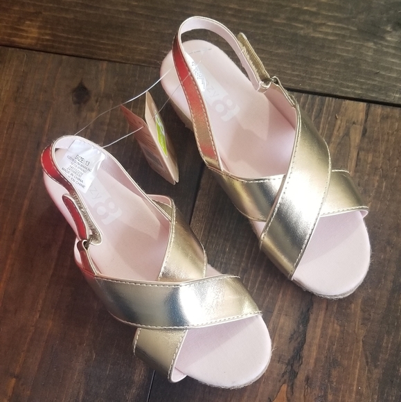 Crazy 8 wedge sandal - Picture 1 of 3